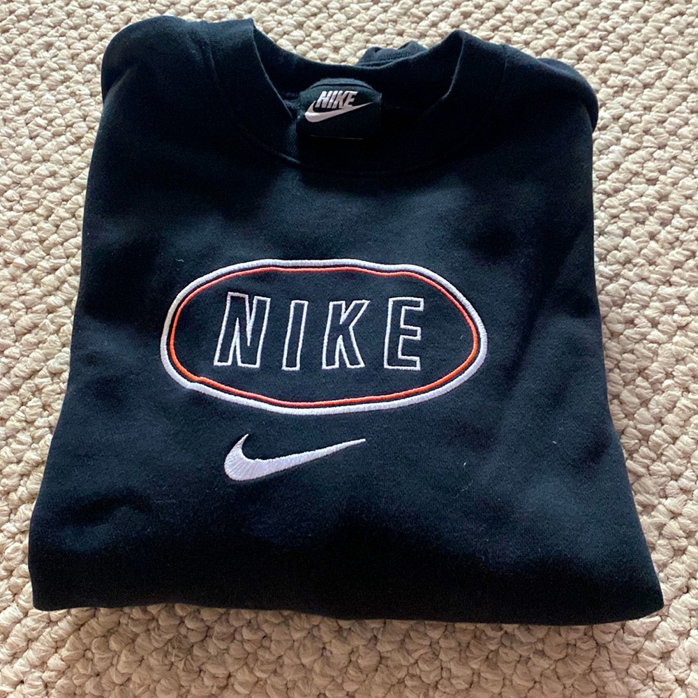 Rarely worn, cute crewneck!